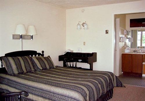 Continental Inn Cheboygan Εξωτερικό φωτογραφία