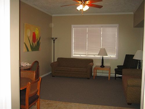 Continental Inn Cheboygan Εξωτερικό φωτογραφία