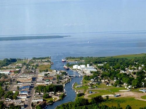 Continental Inn Cheboygan Εξωτερικό φωτογραφία
