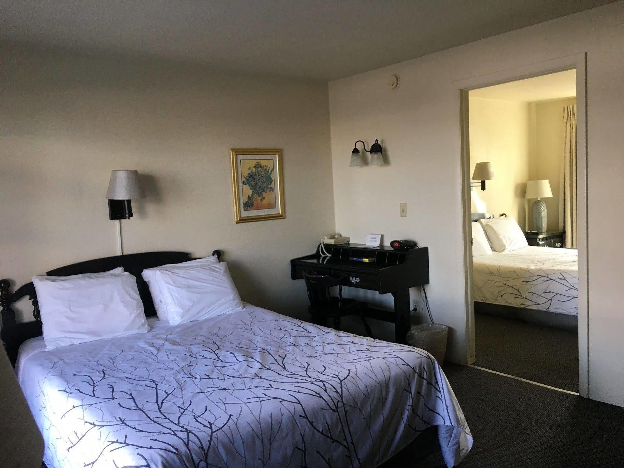 Continental Inn Cheboygan Εξωτερικό φωτογραφία