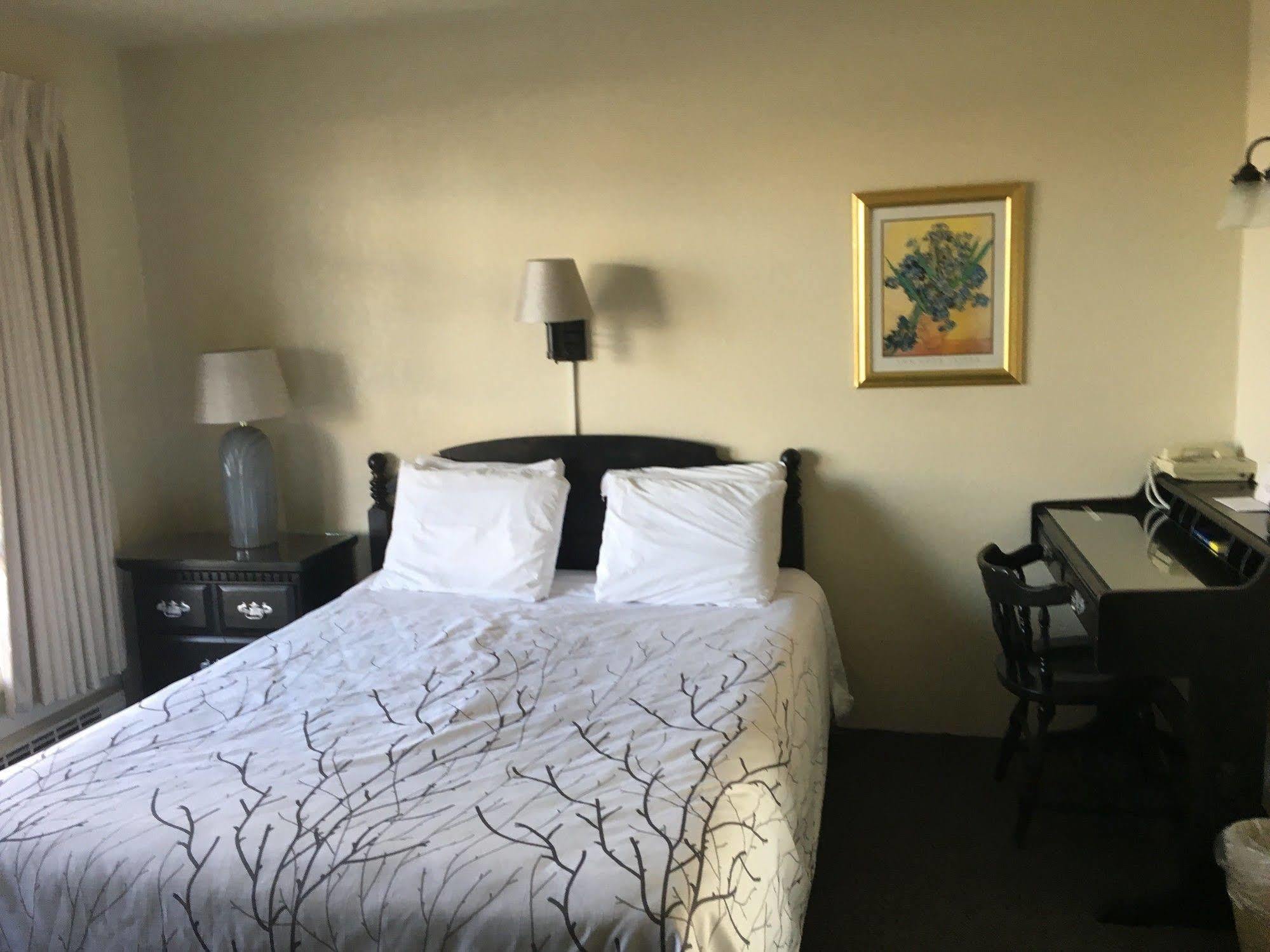 Continental Inn Cheboygan Εξωτερικό φωτογραφία