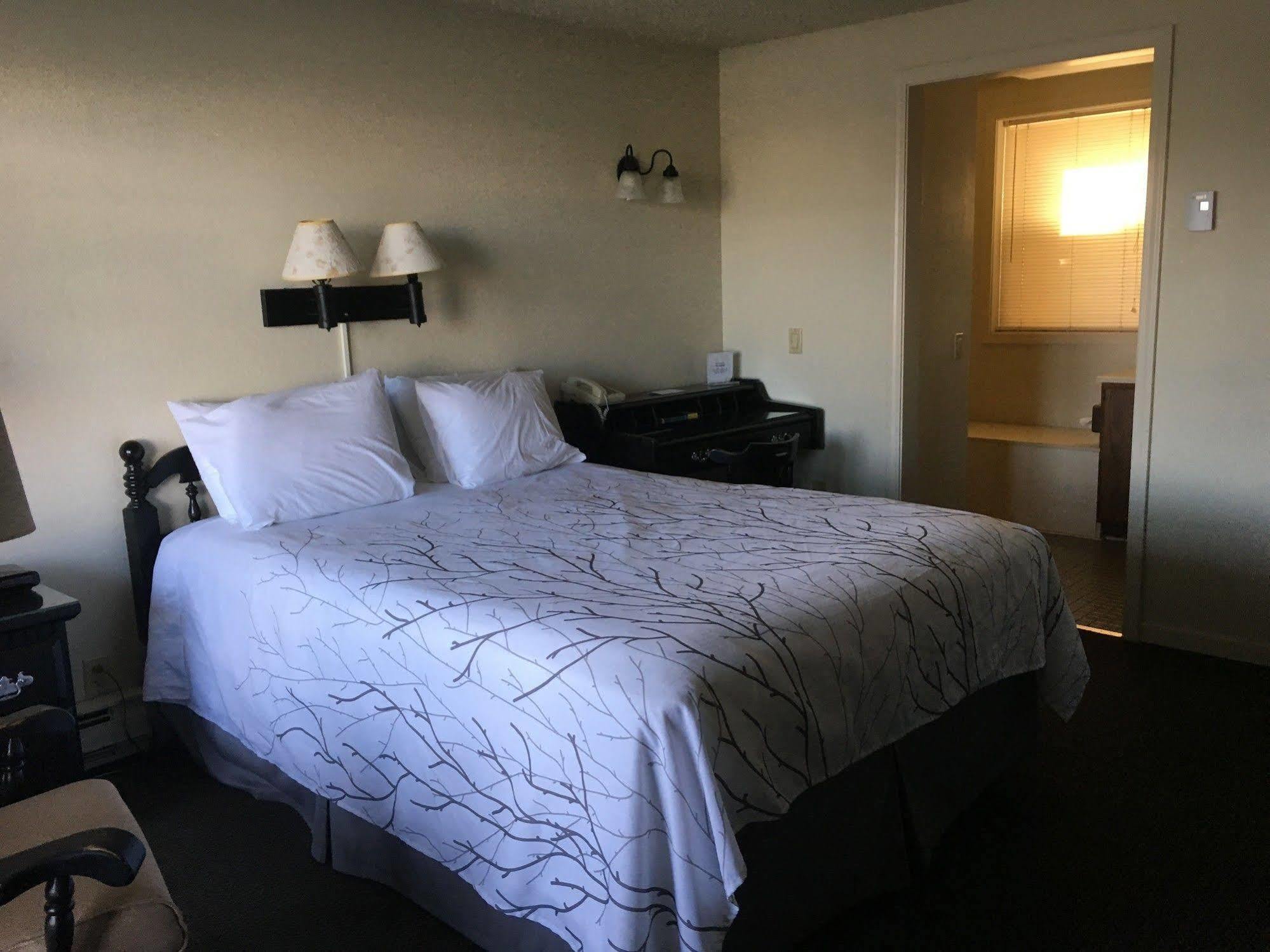 Continental Inn Cheboygan Εξωτερικό φωτογραφία